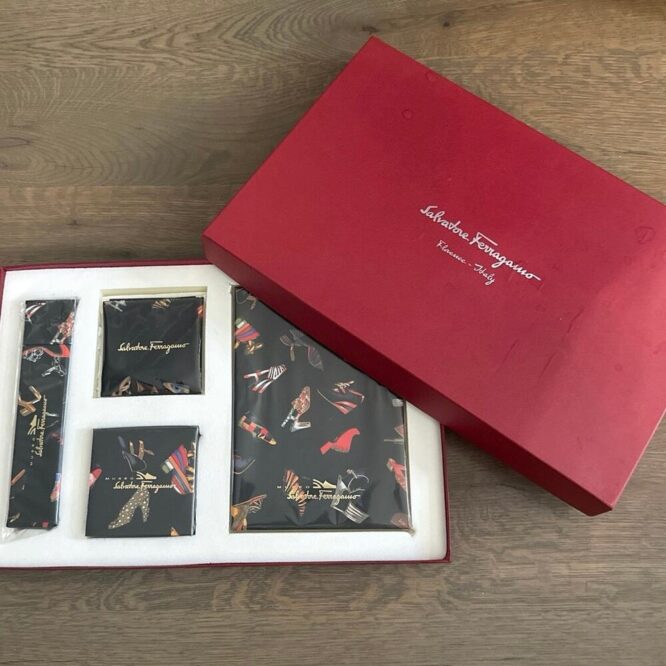 RARE 1996 Museo Salvatore Ferragamo Stationary - Gift Box Set -New !!